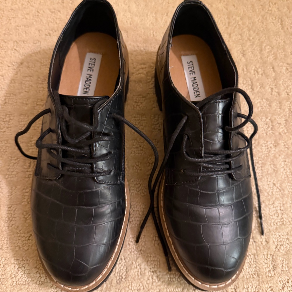 Steve Madden Black Croc-Patterned Oxfords - NWOT